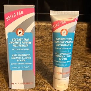✨FIRST AID BEAUTY - Coconut skin smoothie priming moisturizer